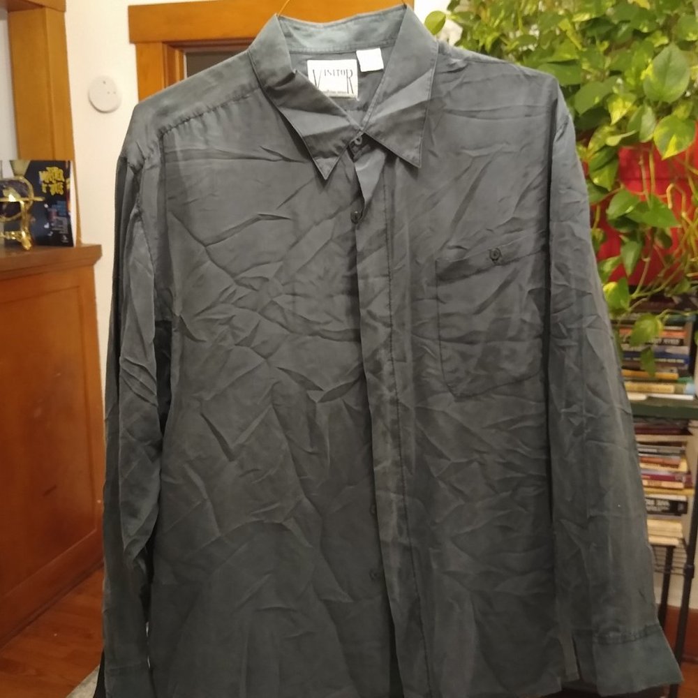 COPY - Vintage Visitor 100% Silk Mens XL Shirt Buttons up, with hidden buttons.